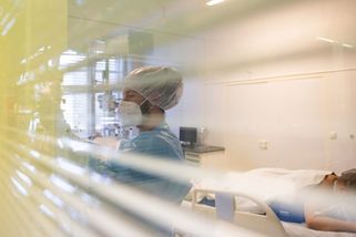 Co Čech, to doktor. Zdravotníci čelí aroganci a urážkám - Novinky